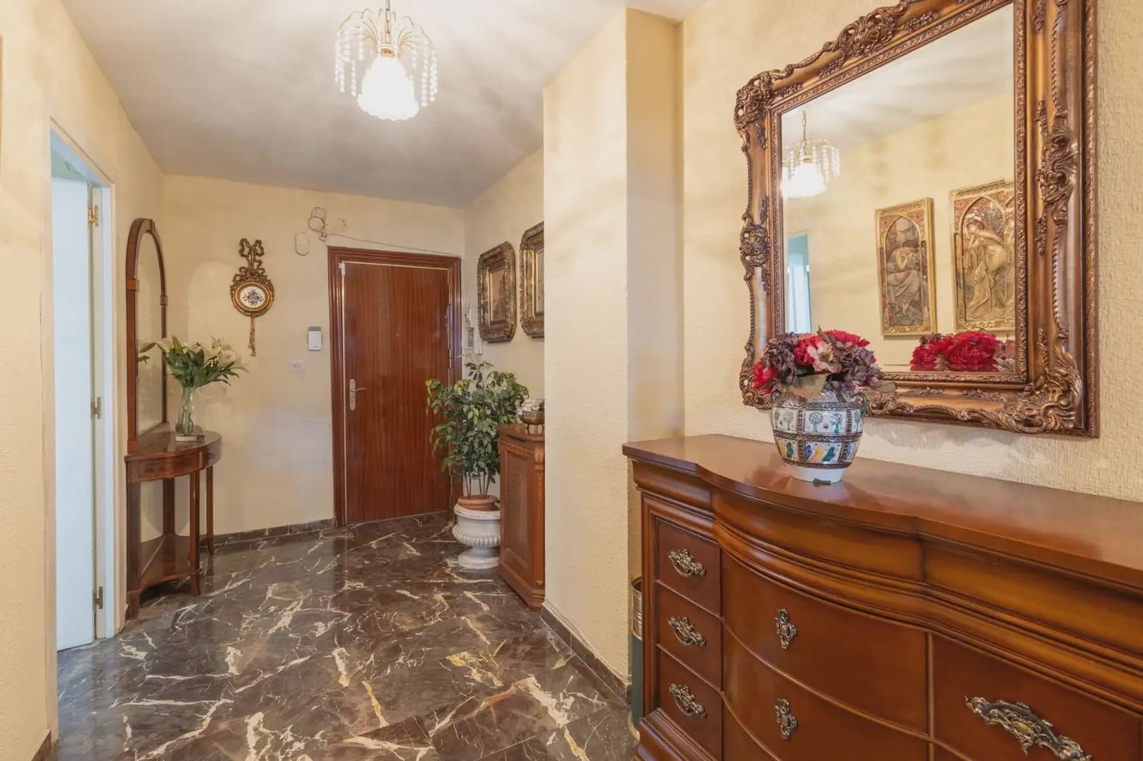 Flat for sale in Granada city with garage - € 510,000 (Ref: 9837534)