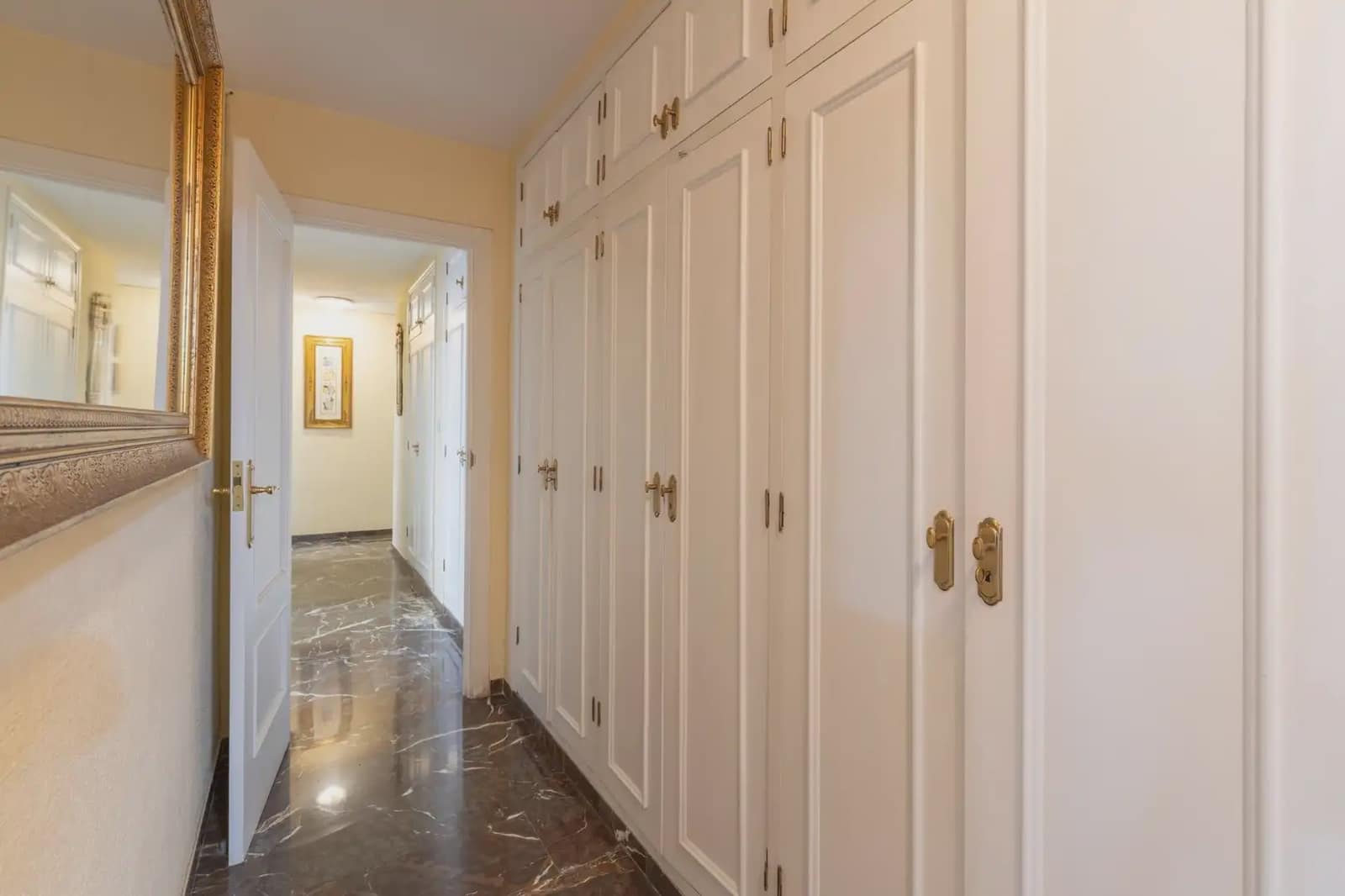 Flat for sale in Granada city with garage - € 510,000 (Ref: 9837534)