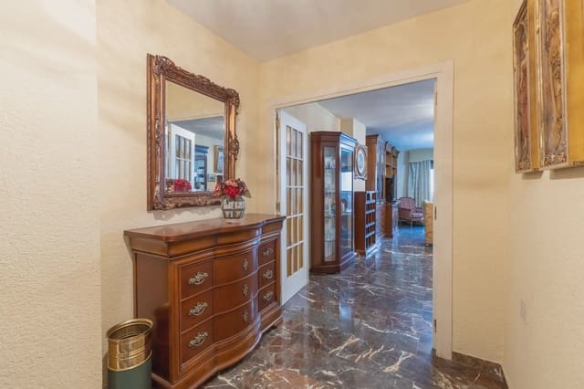 4 soveværelse Lejlighed til salg i Camino de Ronda - Rosaleda, Granada by med garage - € 497.000 (Ref: 9837534)