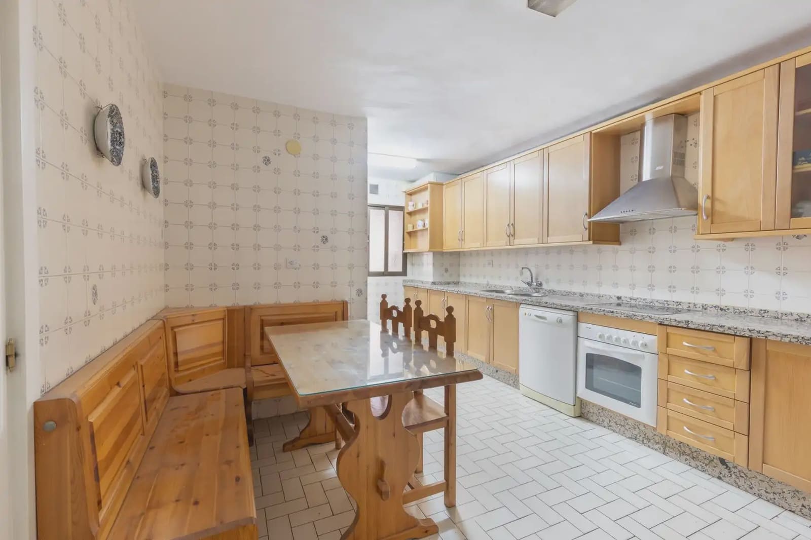 Flat for sale in Granada city with garage - € 510,000 (Ref: 9837534)