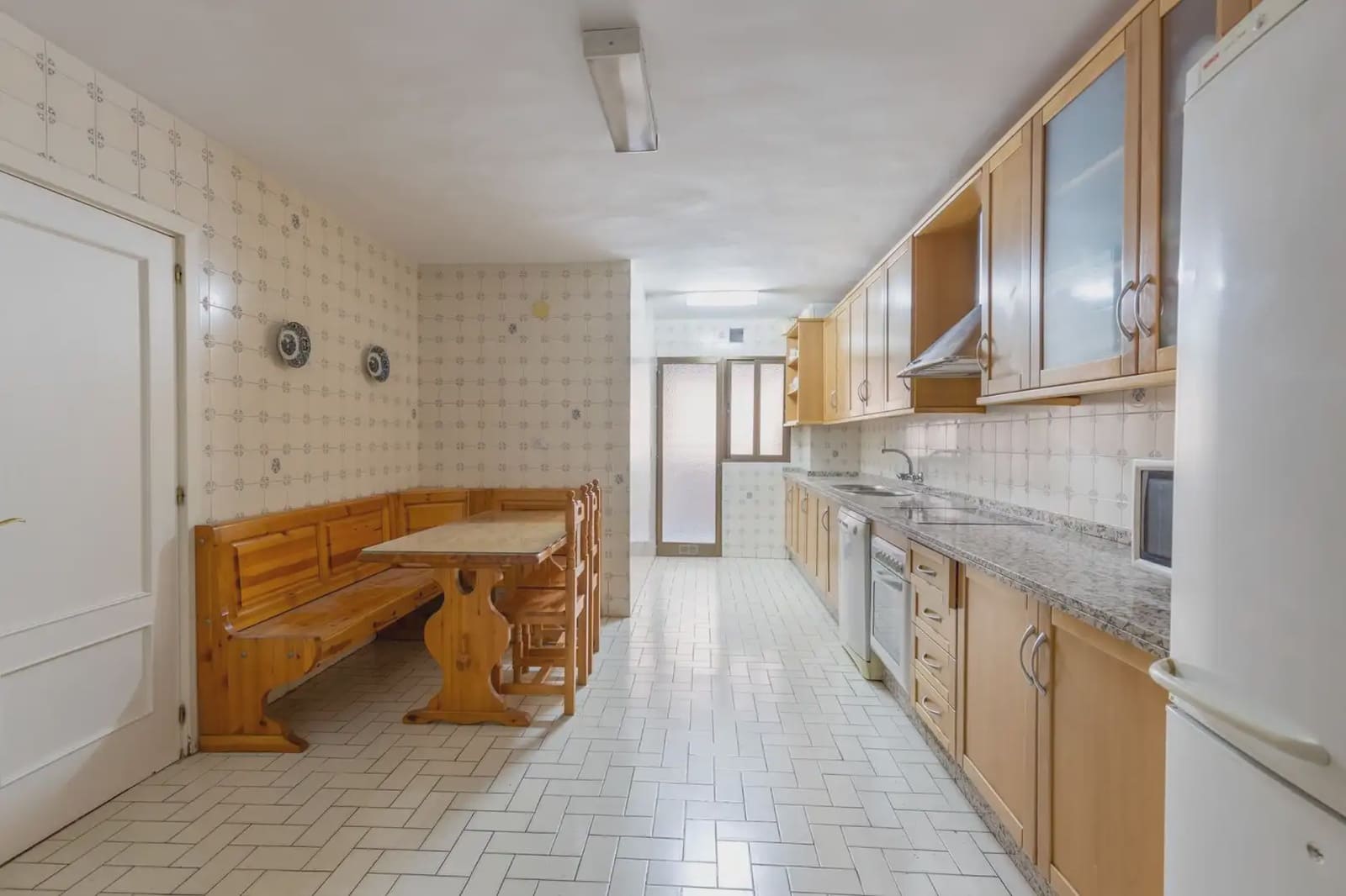 Flat for sale in Granada city with garage - € 510,000 (Ref: 9837534)