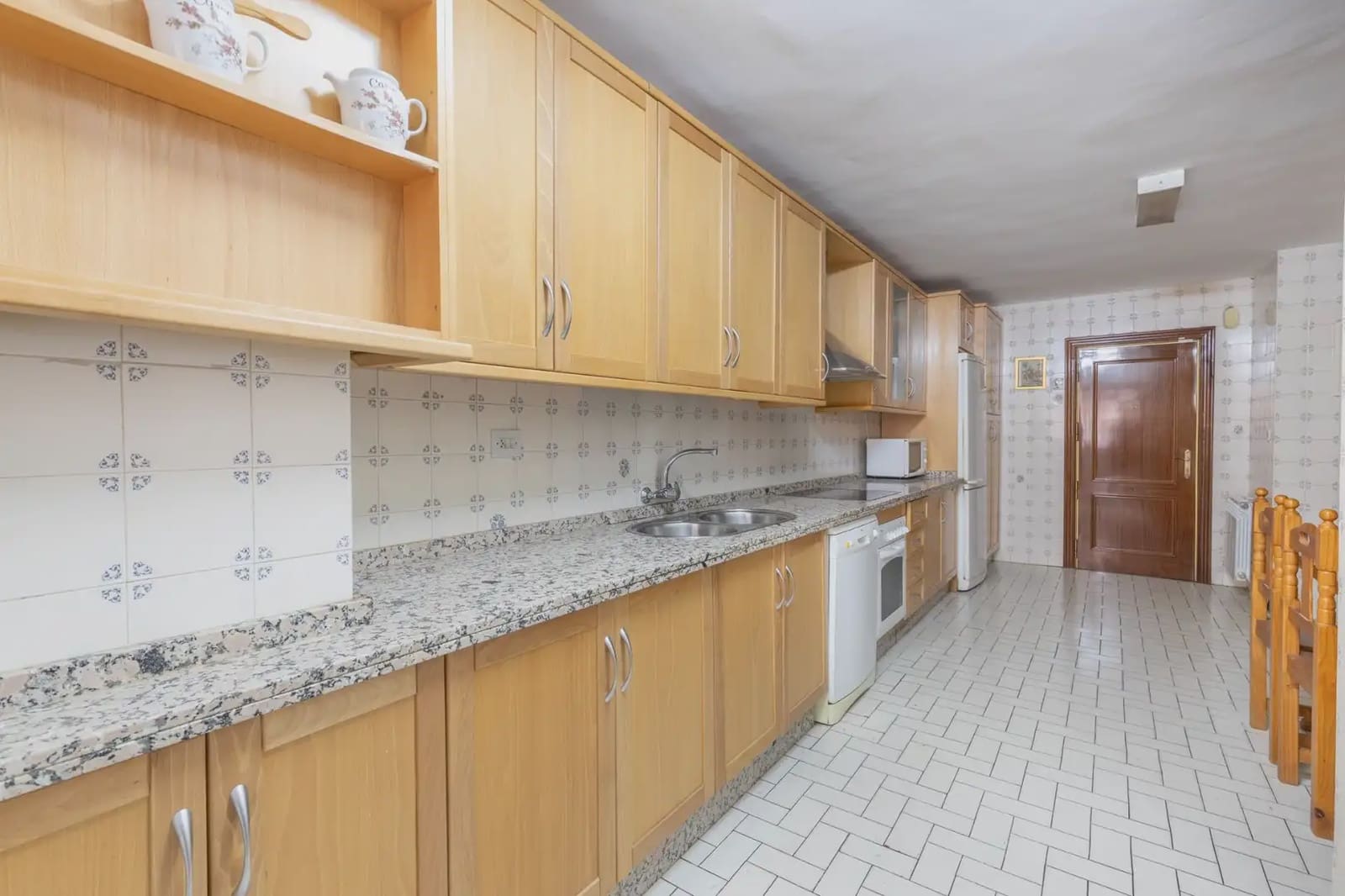 Flat for sale in Granada city with garage - € 510,000 (Ref: 9837534)