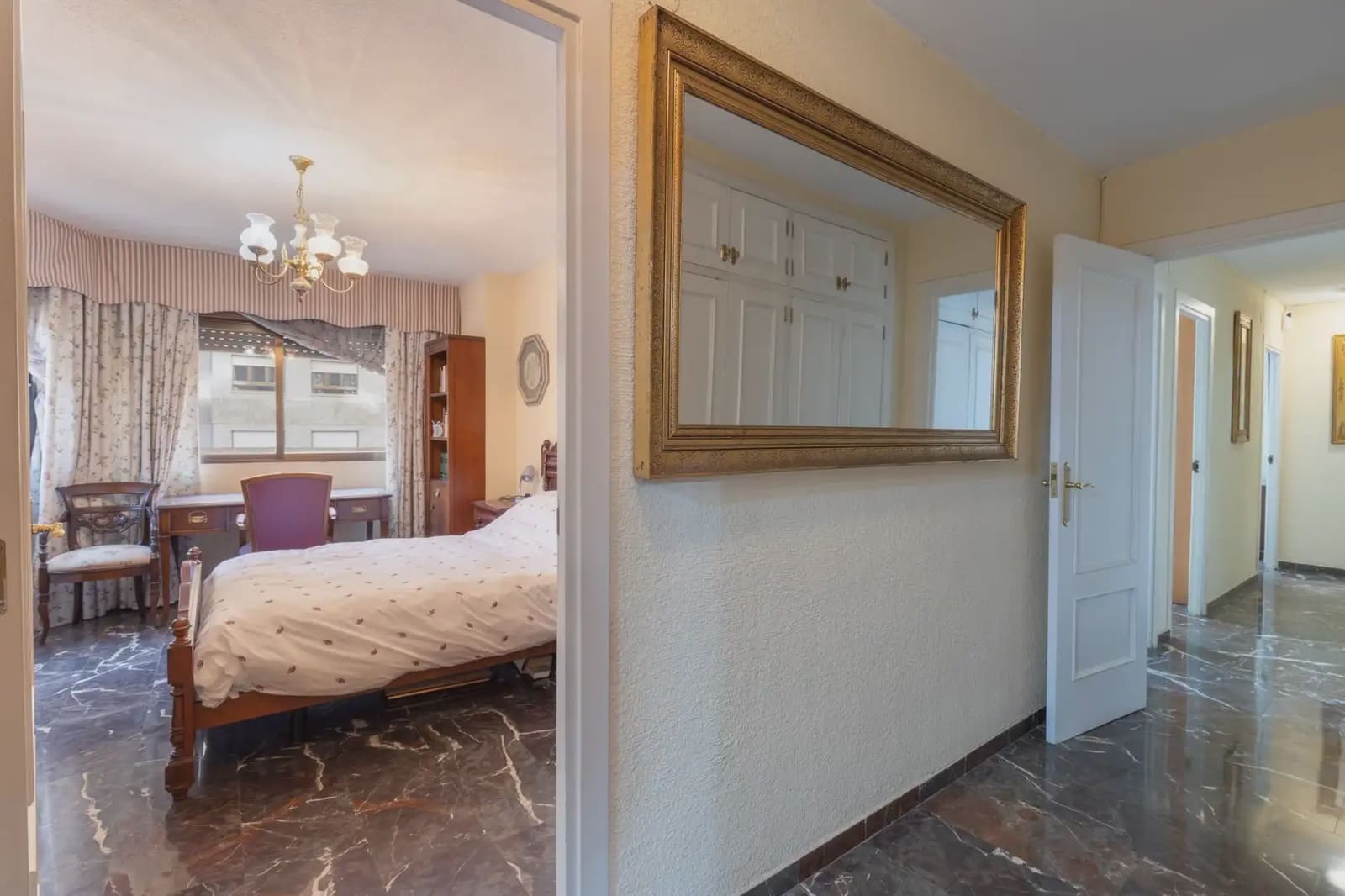 Flat for sale in Granada city with garage - € 510,000 (Ref: 9837534)