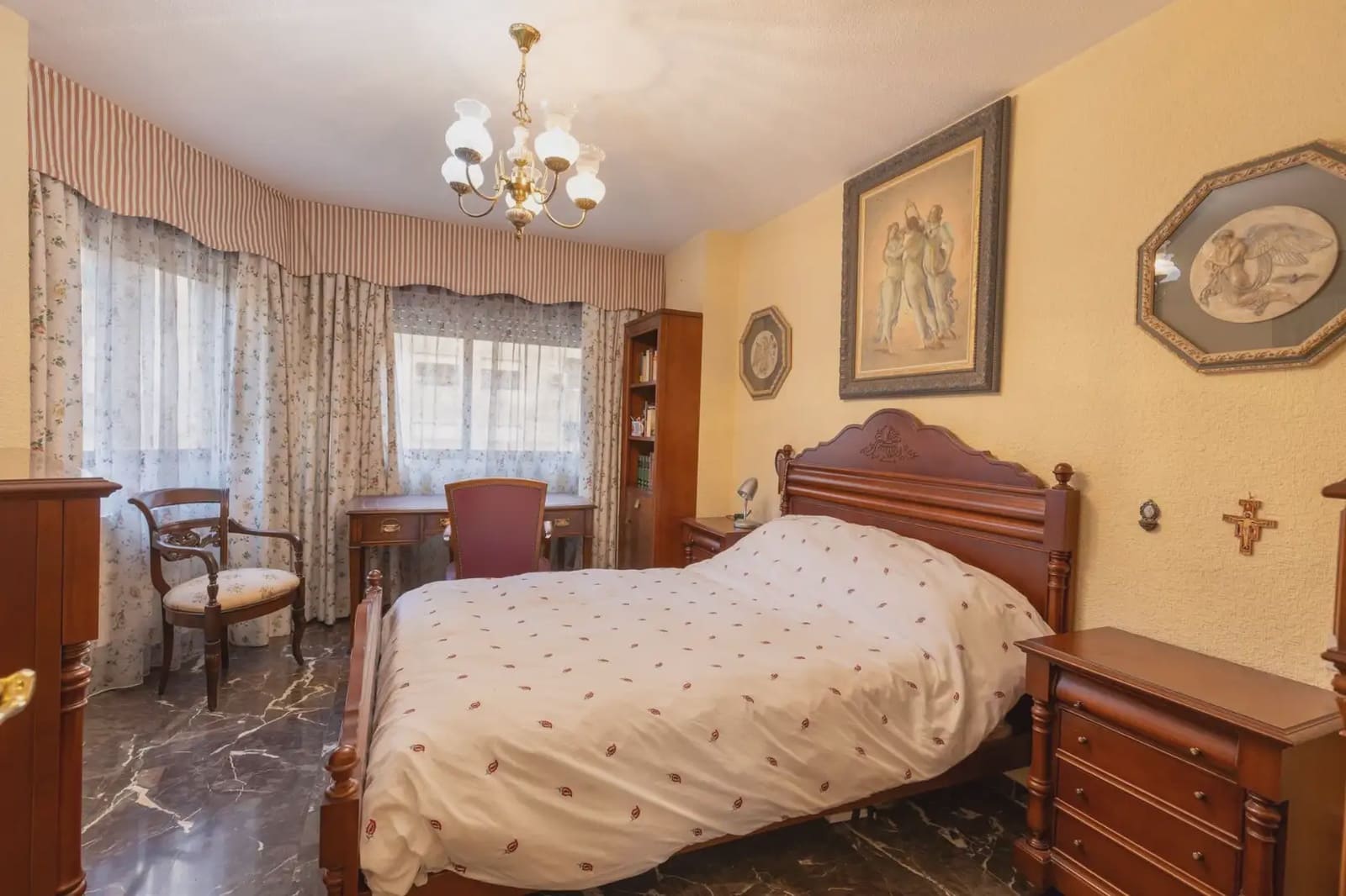 Flat for sale in Granada city with garage - € 510,000 (Ref: 9837534)