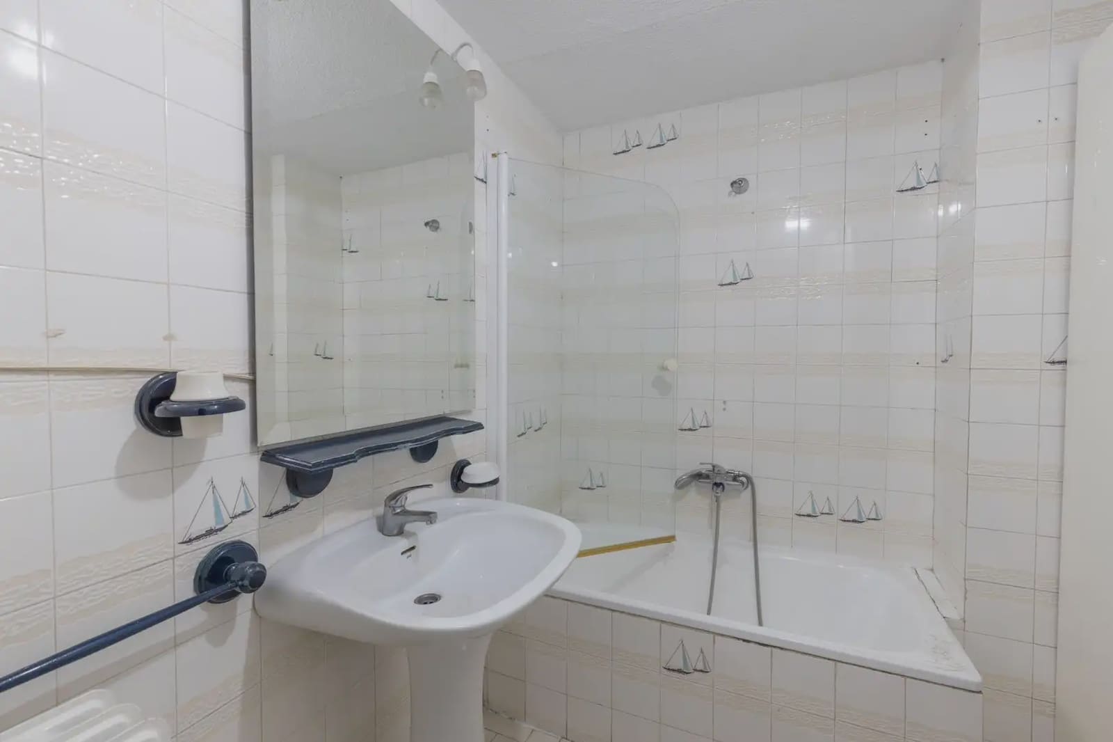 Flat for sale in Granada city with garage - € 510,000 (Ref: 9837534)