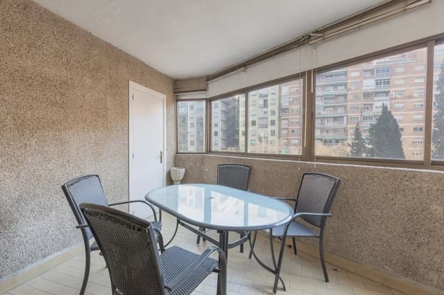 4 soveværelse Lejlighed til salg i Camino de Ronda - Rosaleda, Granada by med garage - € 497.000 (Ref: 9837534)