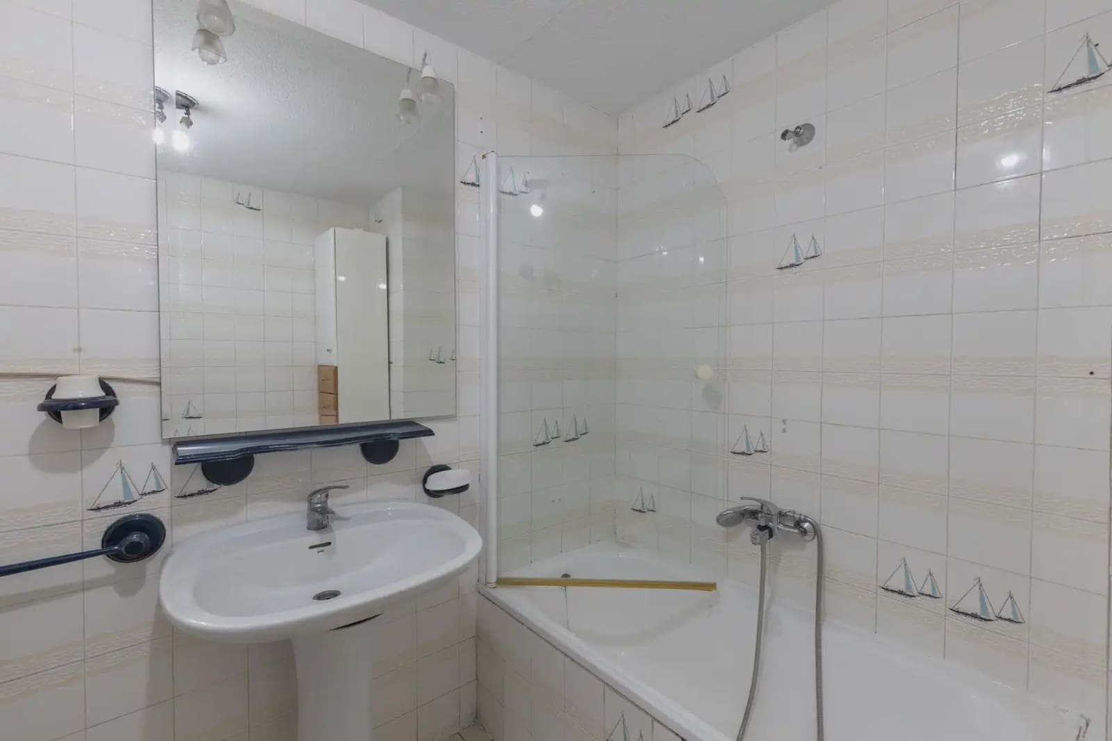 Flat for sale in Granada city with garage - € 510,000 (Ref: 9837534)