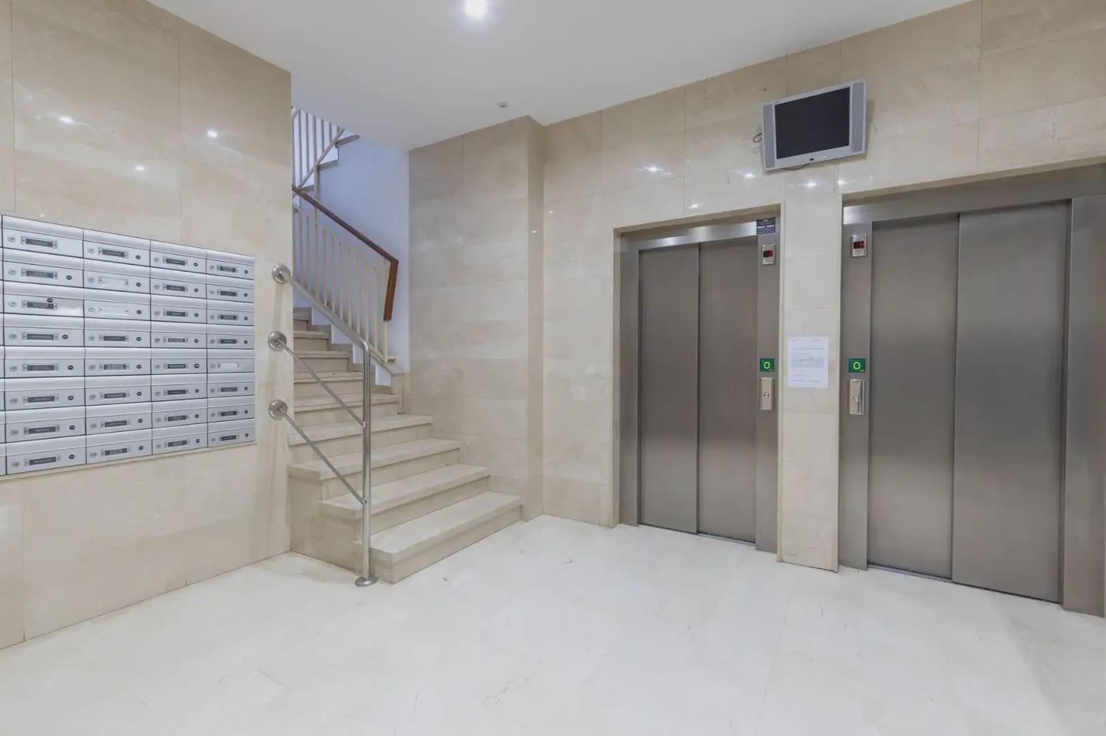 Flat for sale in Granada city with garage - € 510,000 (Ref: 9837534)