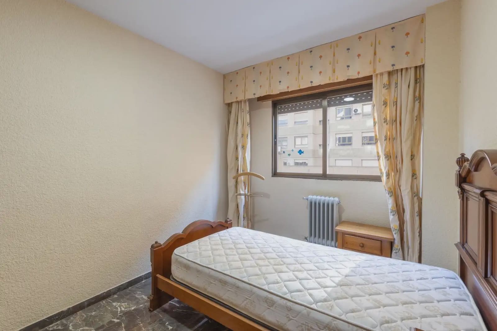 Flat for sale in Granada city with garage - € 510,000 (Ref: 9837534)