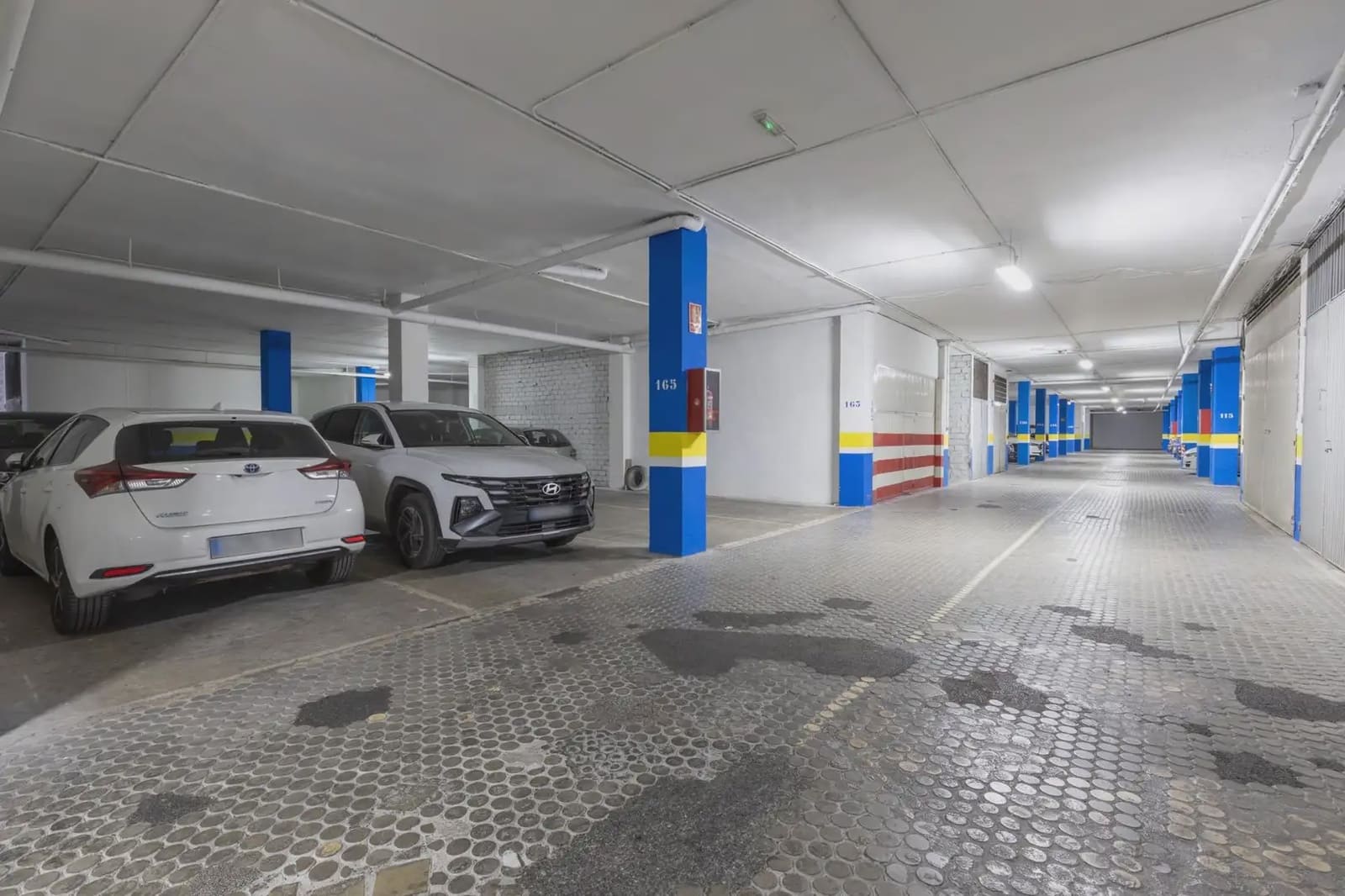 Flat for sale in Granada city with garage - € 510,000 (Ref: 9837534)
