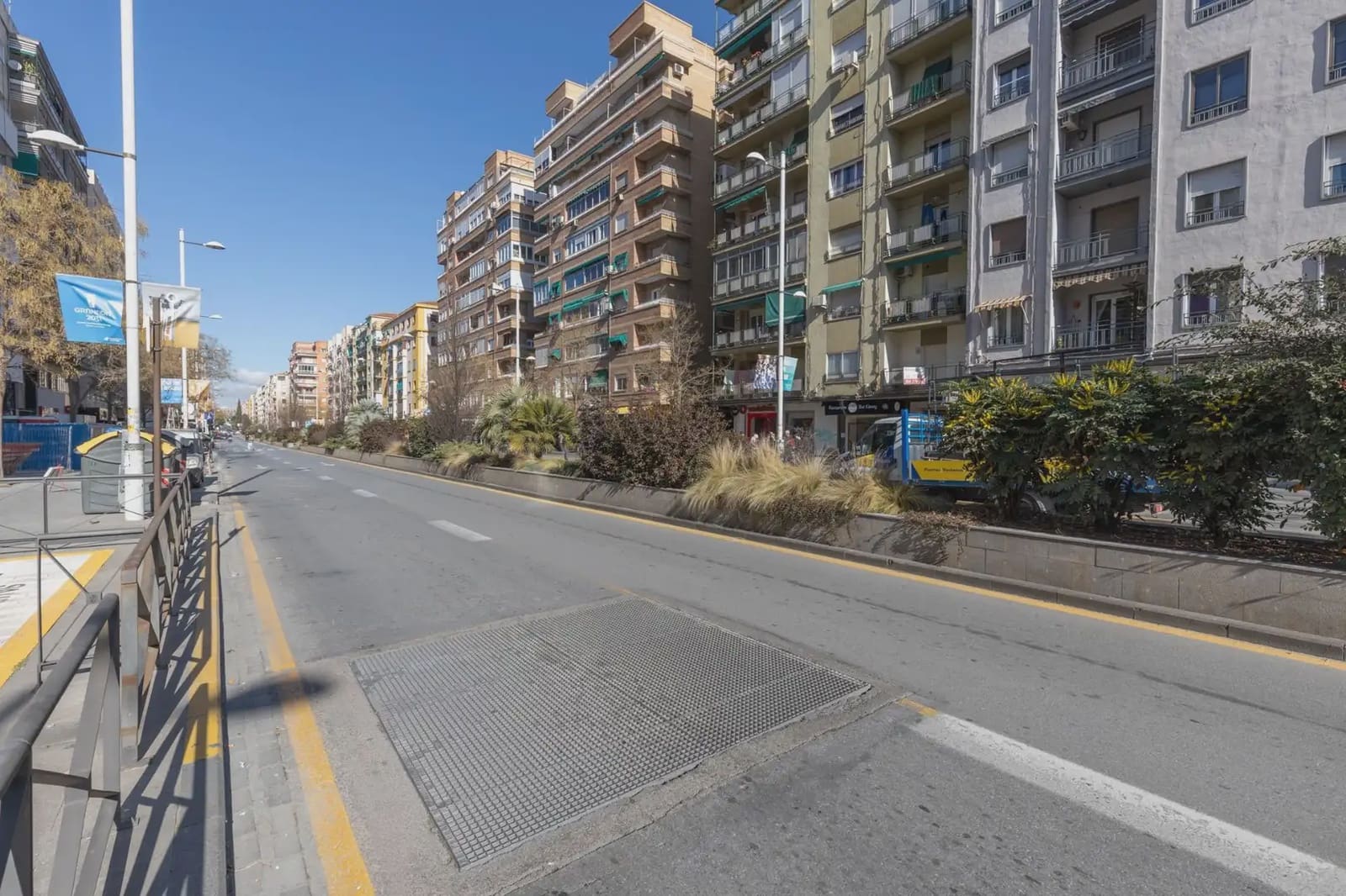 Flat for sale in Granada city with garage - € 510,000 (Ref: 9837534)