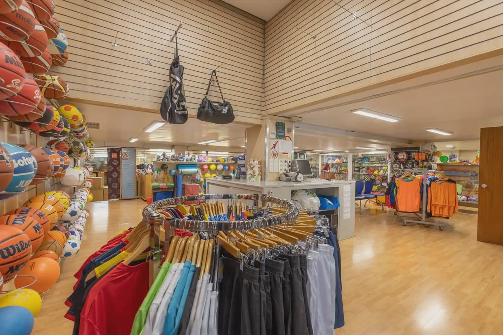 Commercieel te koop in Granada stad - € 339.000 (Ref: 9837535)