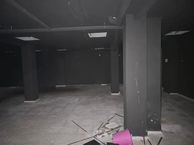 Commercial for rent in Pajaritos - Plaza de Toros, Granada city - € 2,300 (Ref: 9837540)