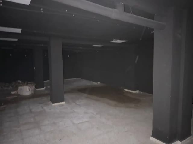 Commercial for rent in Pajaritos - Plaza de Toros, Granada city - € 2,300 (Ref: 9837540)