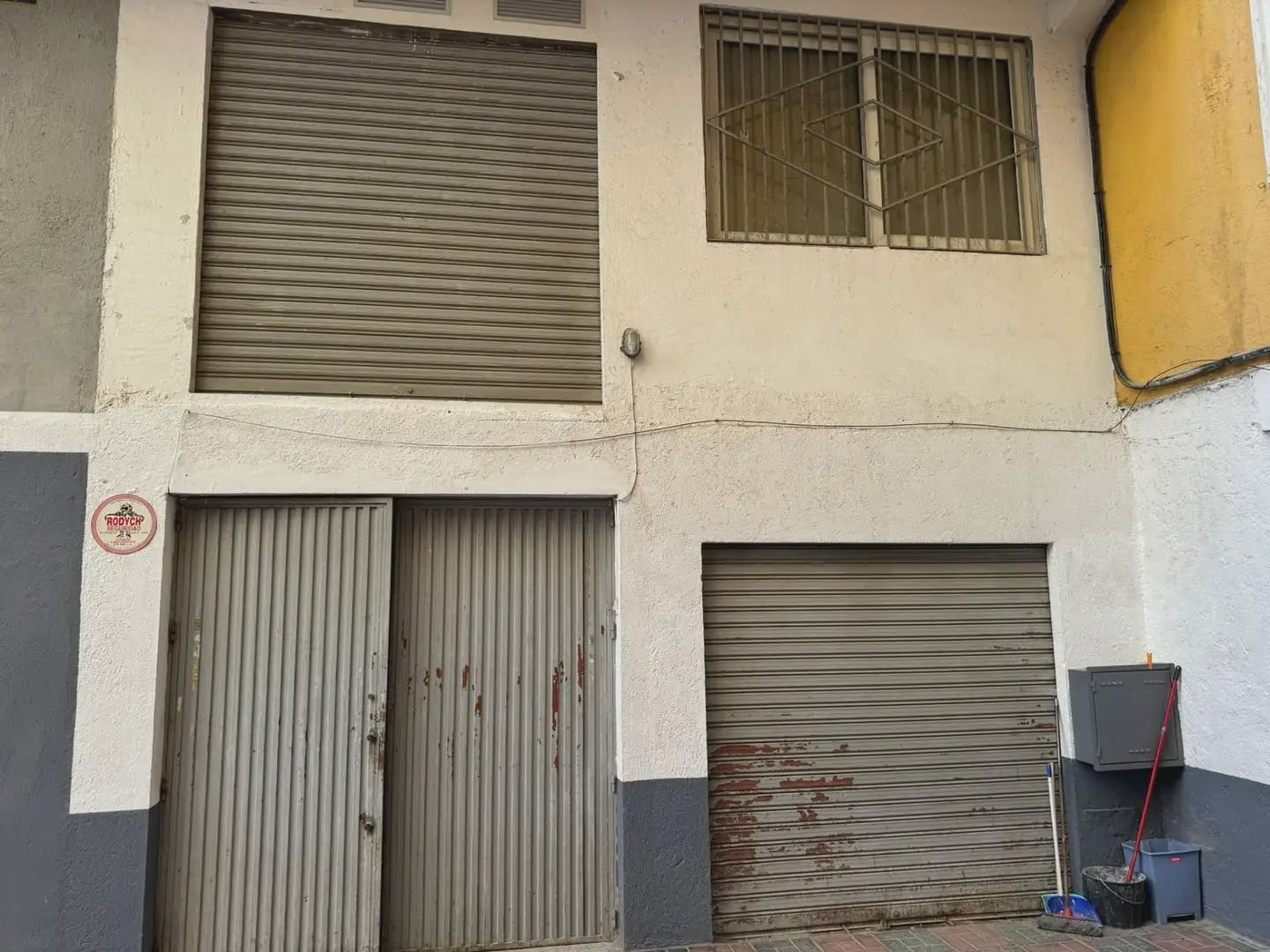 Kommersiell til leie i Granada by - € 2 300 (Ref: 9837540)