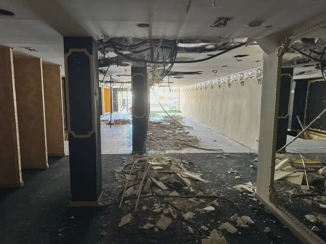 Commercial for rent in Pajaritos - Plaza de Toros, Granada city - € 2,300 (Ref: 9837540)