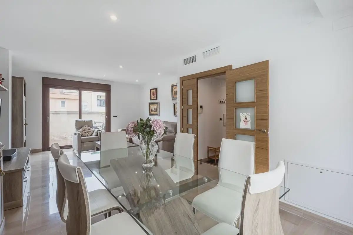 5 bedroom Terraced Villa for sale in Granada city with garage - € 478,000 (Ref: 9837541)