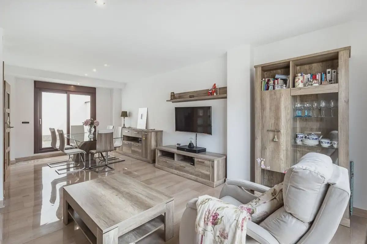 5 bedroom Terraced Villa for sale in Granada city with garage - € 478,000 (Ref: 9837541)