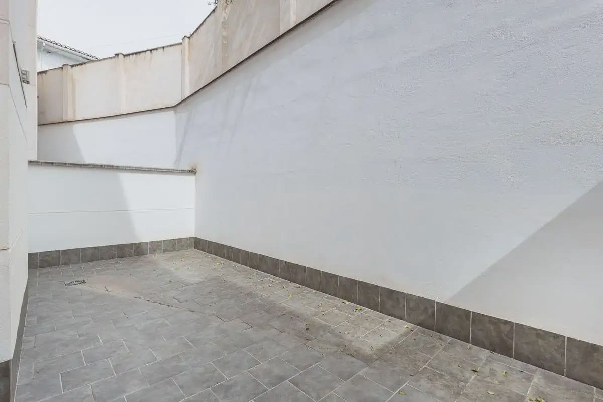 5 bedroom Terraced Villa for sale in Granada city with garage - € 478,000 (Ref: 9837541)