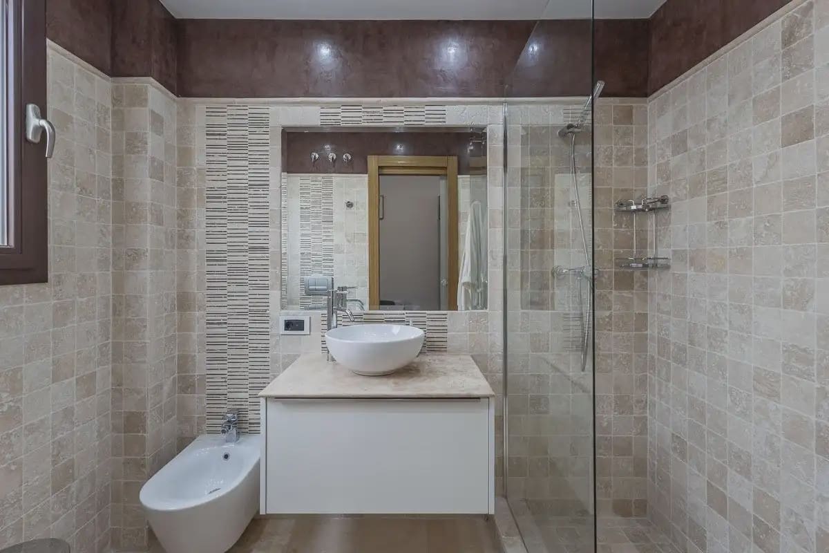 5 bedroom Terraced Villa for sale in Granada city with garage - € 478,000 (Ref: 9837541)