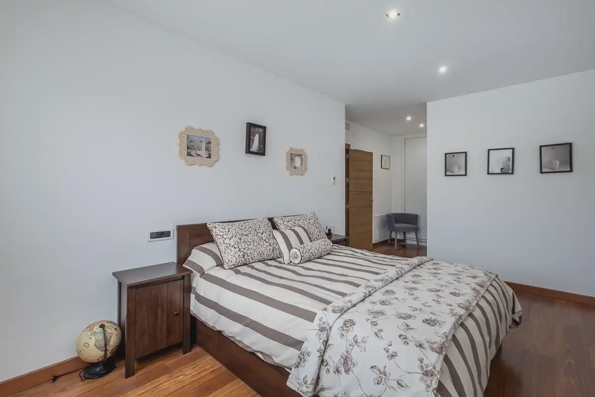 5 bedroom Terraced Villa for sale in Granada city with garage - € 478,000 (Ref: 9837541)