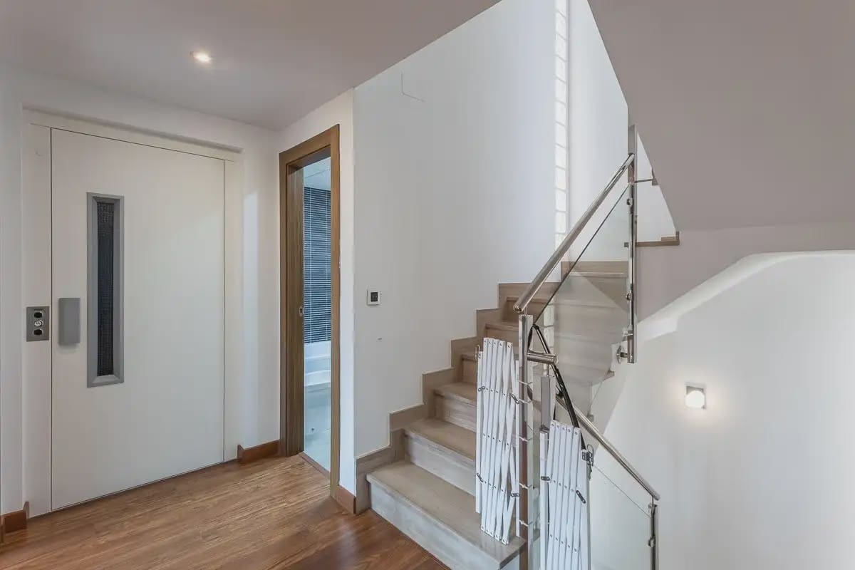 5 bedroom Terraced Villa for sale in Granada city with garage - € 478,000 (Ref: 9837541)