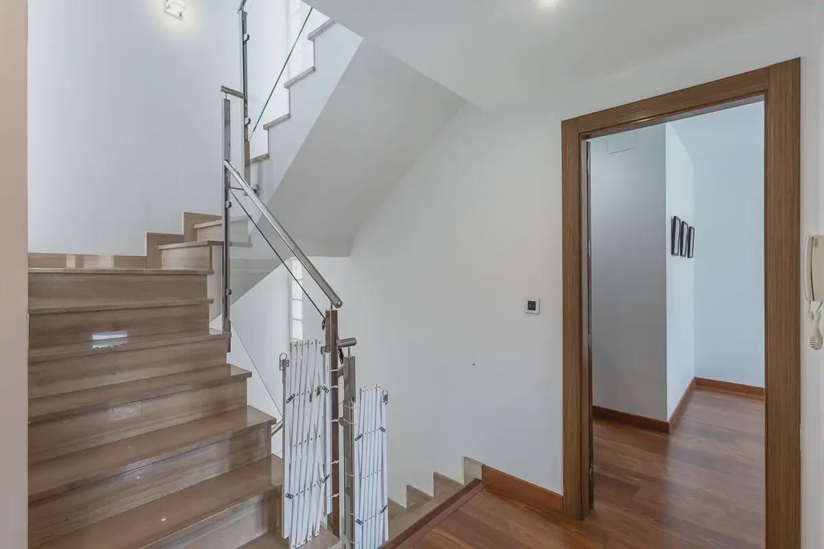 5 bedroom Terraced Villa for sale in Granada city with garage - € 478,000 (Ref: 9837541)