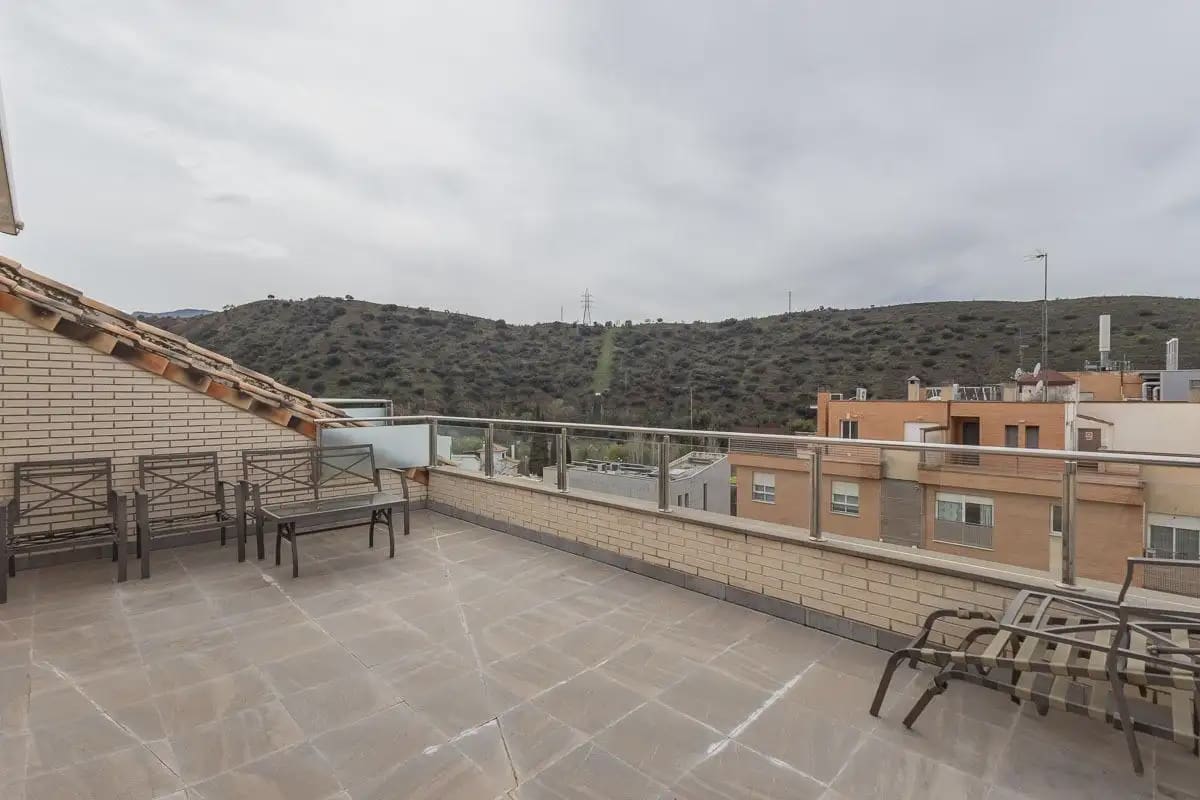 5 bedroom Terraced Villa for sale in Granada city with garage - € 478,000 (Ref: 9837541)