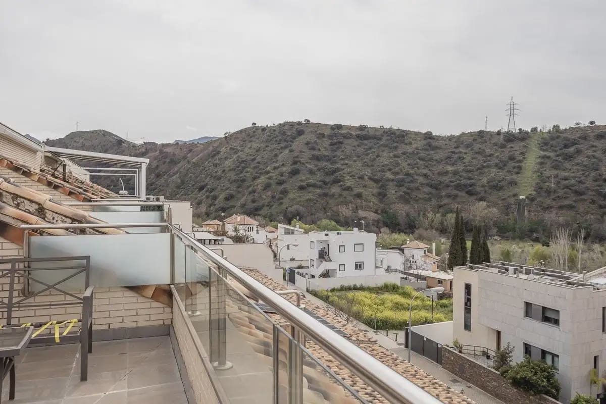 5 bedroom Terraced Villa for sale in Granada city with garage - € 478,000 (Ref: 9837541)