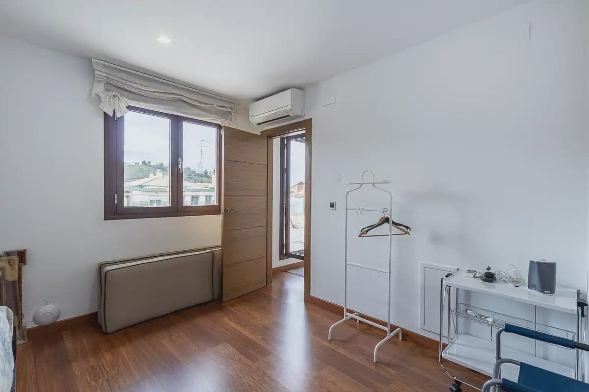 5 bedroom Terraced Villa for sale in Granada city with garage - € 478,000 (Ref: 9837541)