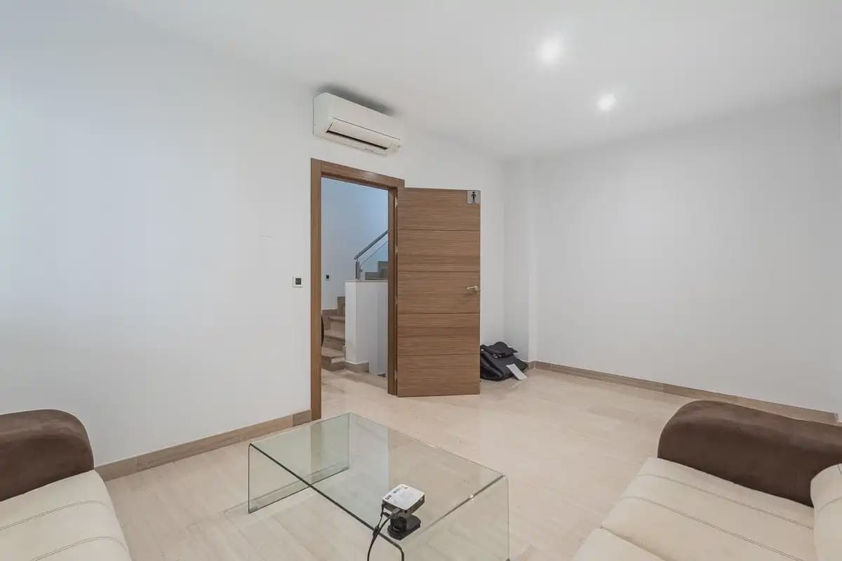 5 bedroom Terraced Villa for sale in Granada city with garage - € 478,000 (Ref: 9837541)