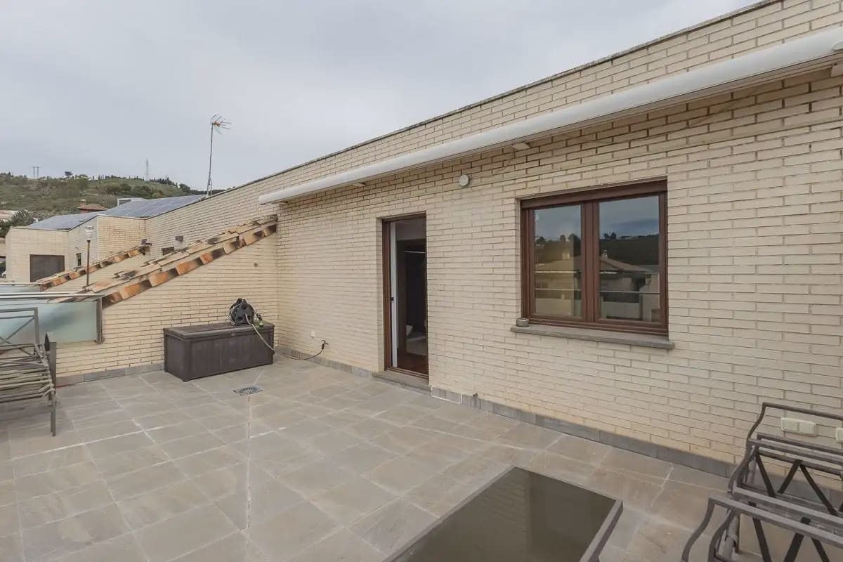 5 bedroom Terraced Villa for sale in Granada city with garage - € 478,000 (Ref: 9837541)