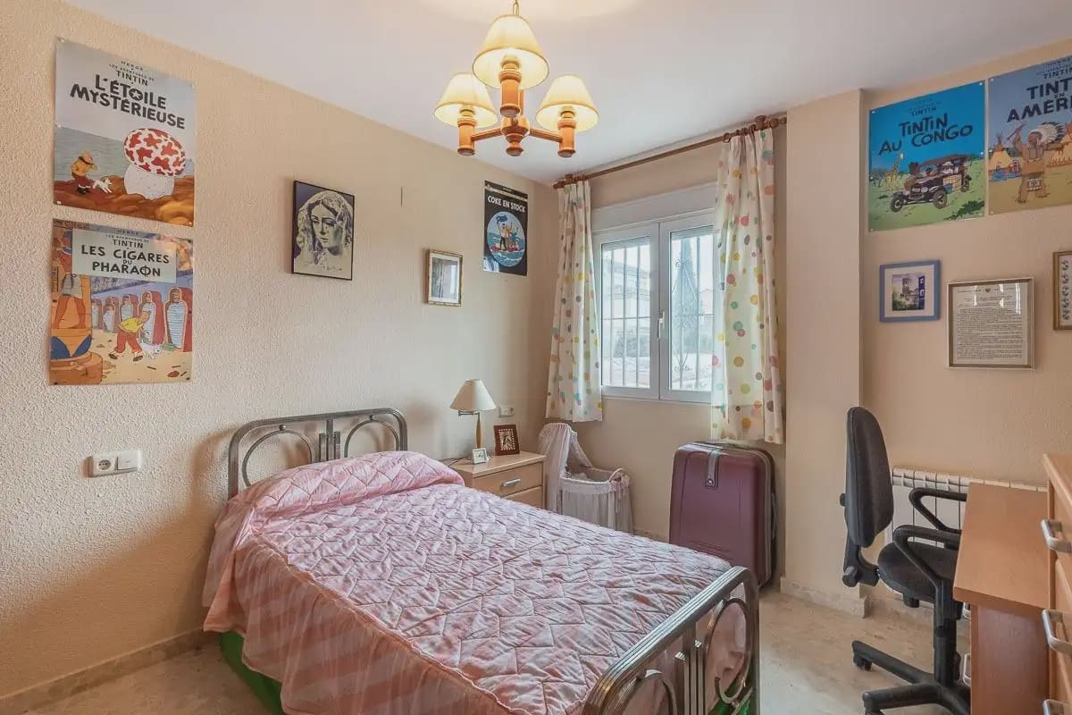 Villa for sale in Otura with pool - € 399,000 (Ref: 9837542)