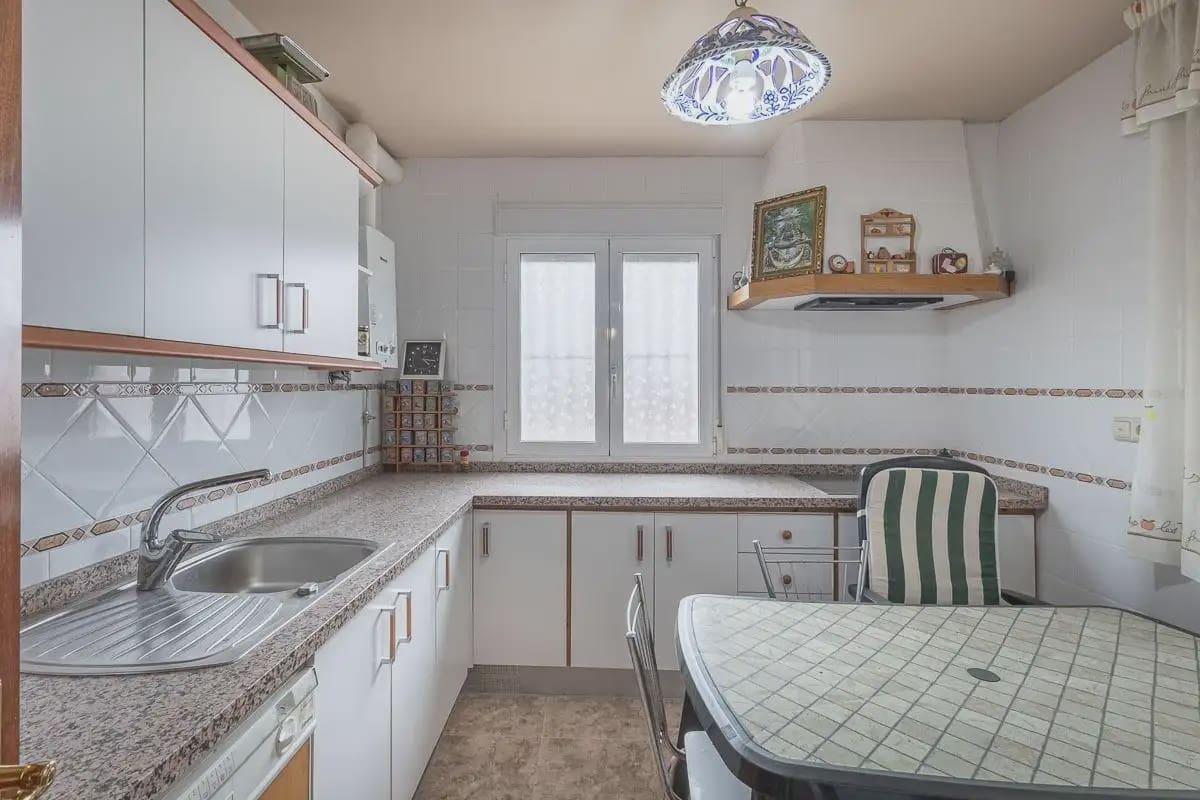 Villa for sale in Otura with pool - € 399,000 (Ref: 9837542)