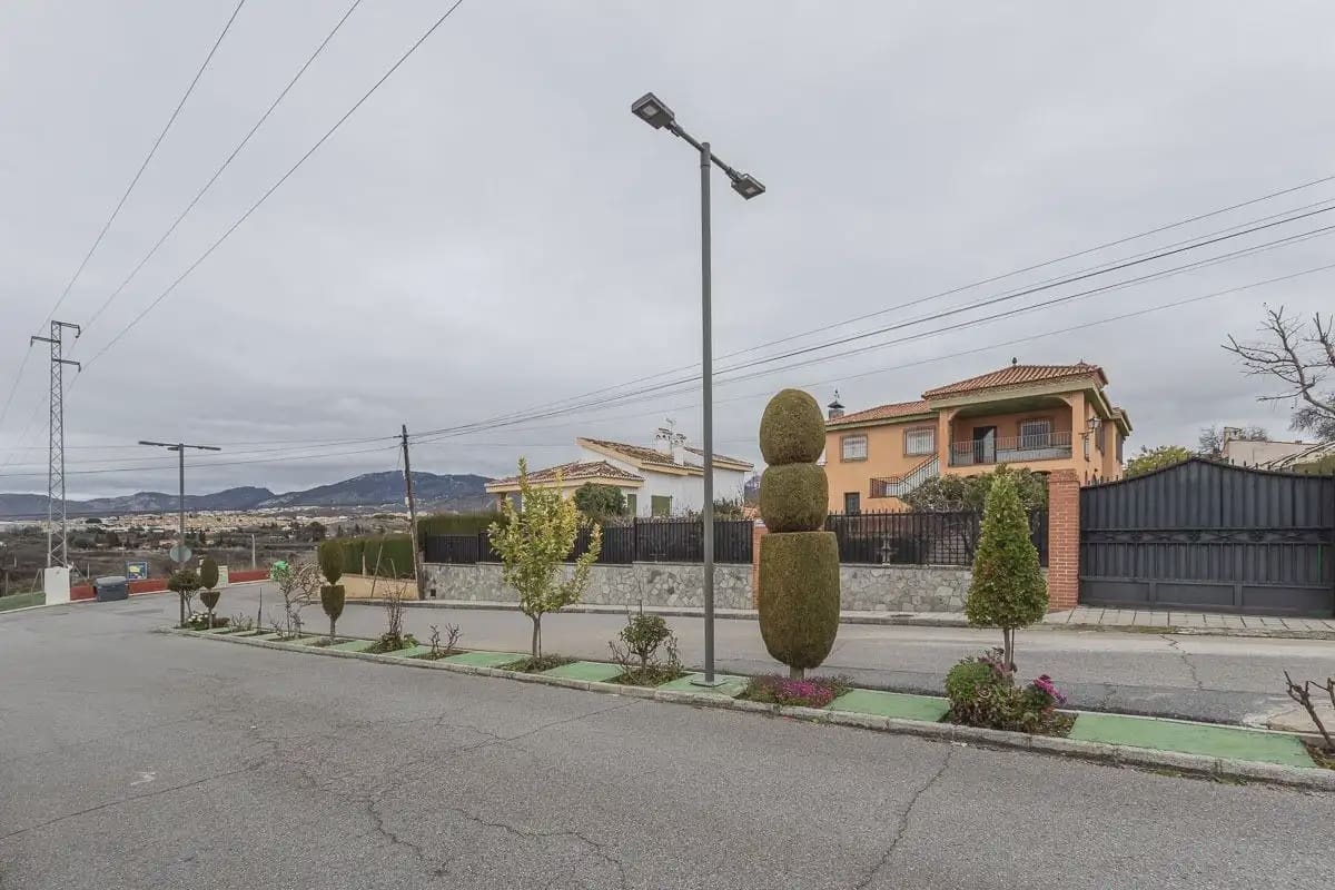 Villa for sale in Otura with pool - € 399,000 (Ref: 9837542)