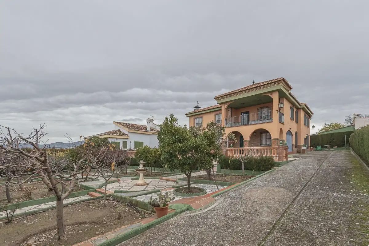 Villa for sale in Otura with pool - € 399,000 (Ref: 9837542)