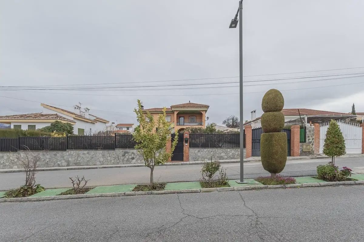 Villa for sale in Otura with pool - € 399,000 (Ref: 9837542)