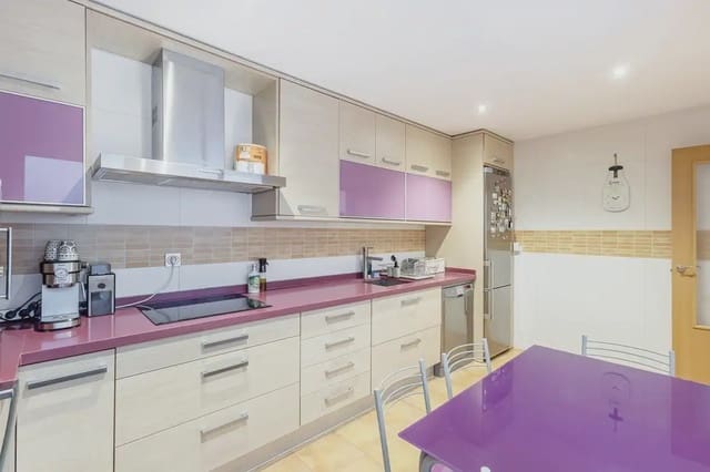 Hus til salgs i Güevéjar med garasje - € 245 000 (Ref: 9837555)