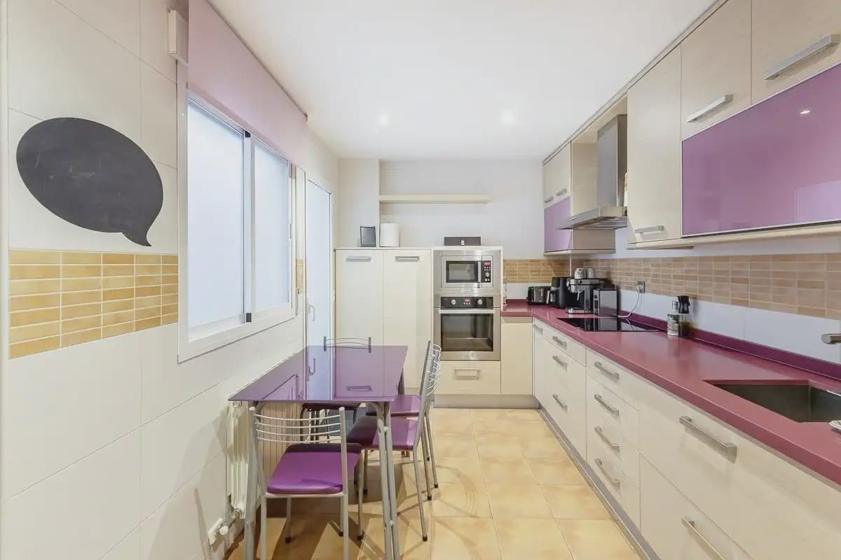 Hus til salgs i Guevejar med garasje - € 245 000 (Ref: 9837555)