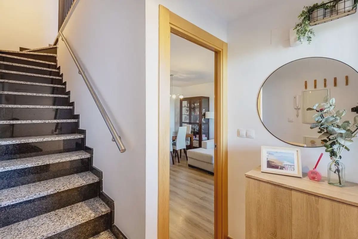 Hus til salgs i Guevejar med garasje - € 245 000 (Ref: 9837555)
