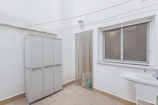 Hus til salgs i Güevéjar med garasje - € 245 000 (Ref: 9837555)