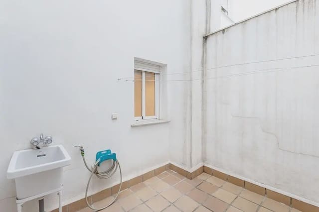 Hus til salgs i Güevéjar med garasje - € 245 000 (Ref: 9837555)