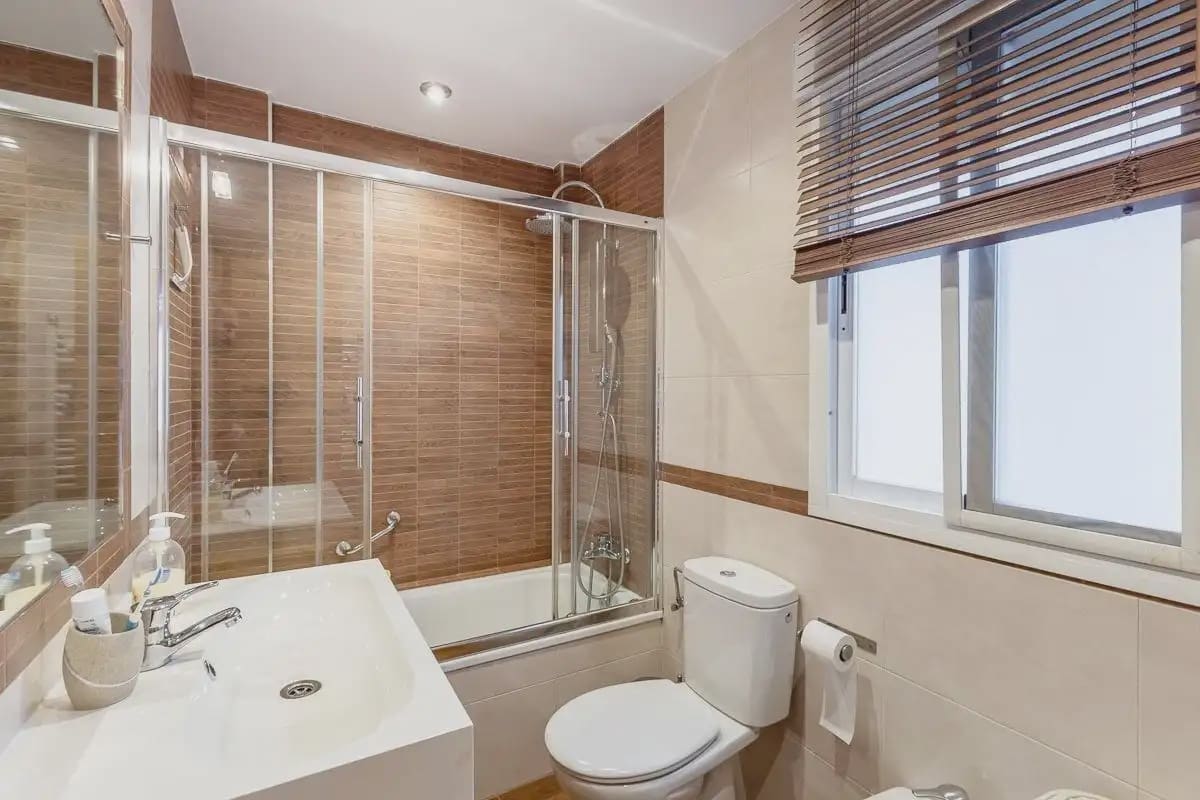 Hus til salgs i Guevejar med garasje - € 245 000 (Ref: 9837555)