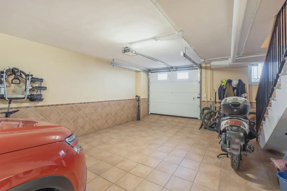 Hus til salgs i Guevejar med garasje - € 245 000 (Ref: 9837555)