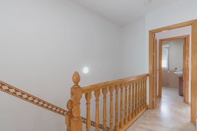 3 makuuhuone Omakotitalo myytävänä paikassa Ogíjares mukana 
autotalli - 239 900 € (Ref: 9837557)