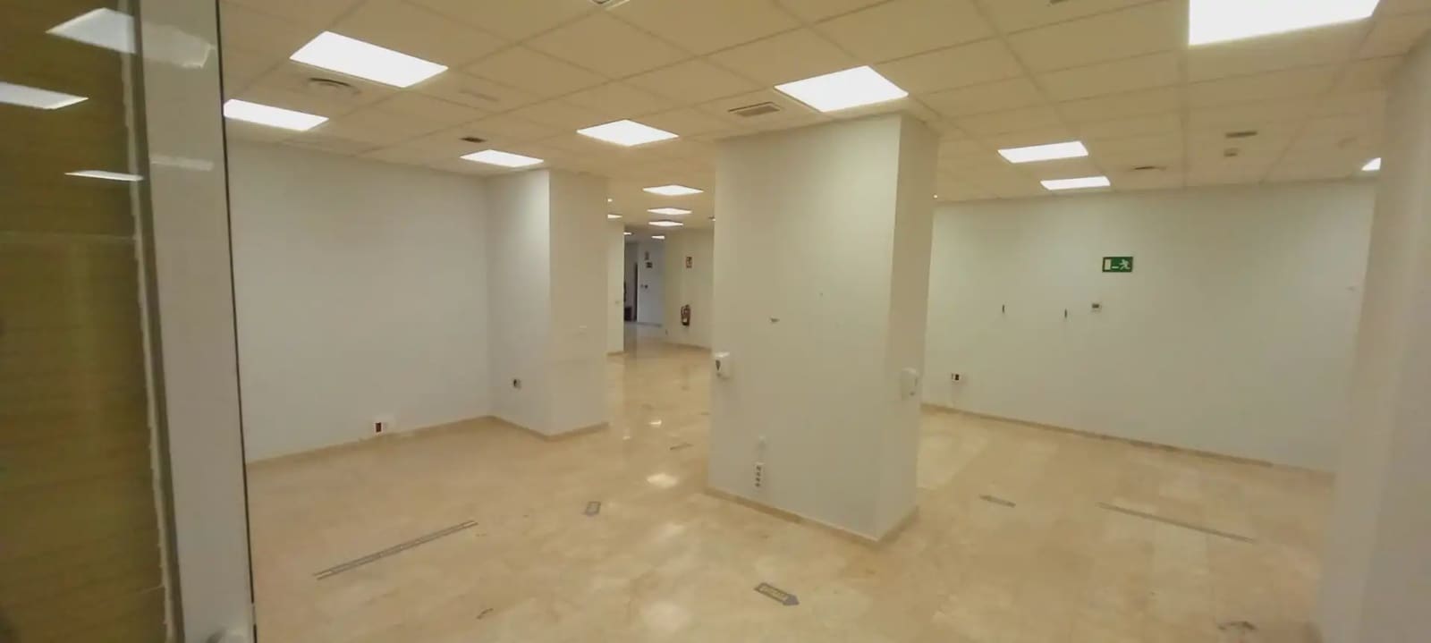 Commercial for rent in Granada city - € 2,800 (Ref: 9837558)