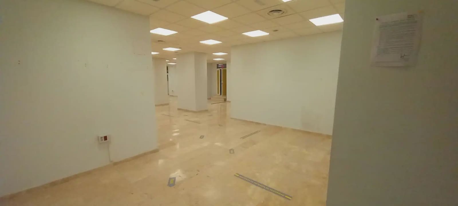 Commercial for rent in Granada city - € 2,800 (Ref: 9837558)