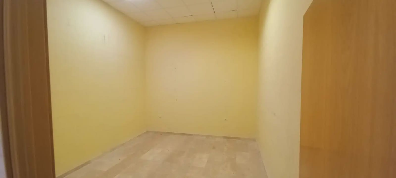 Commercial for rent in Granada city - € 2,800 (Ref: 9837558)