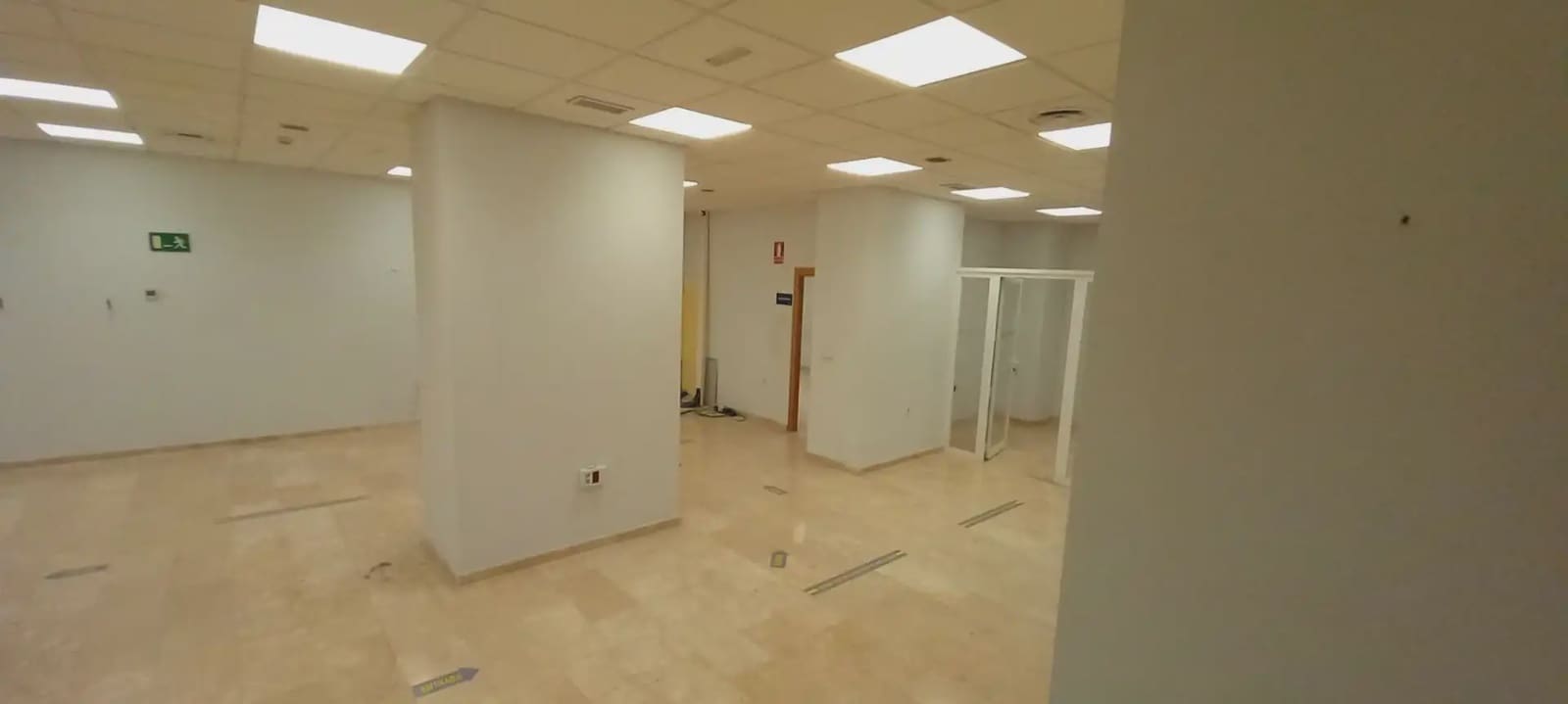 Commercial for rent in Granada city - € 2,800 (Ref: 9837558)
