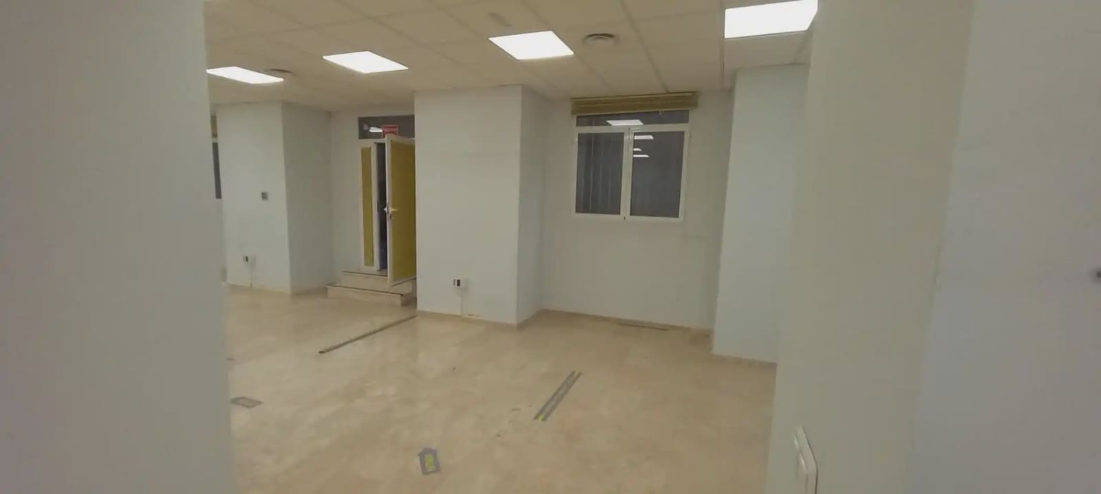 Commercial for rent in Granada city - € 2,800 (Ref: 9837558)